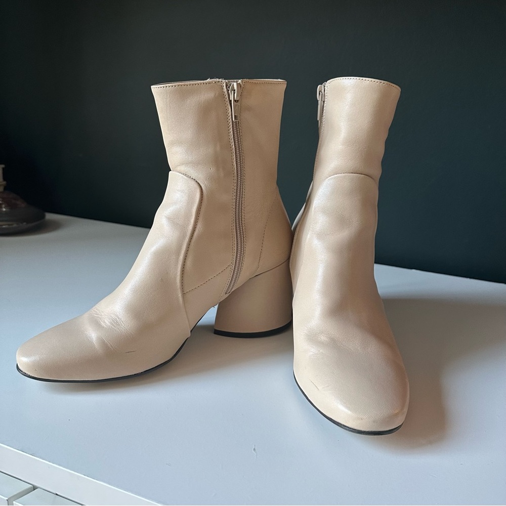 Intentionally blank boots